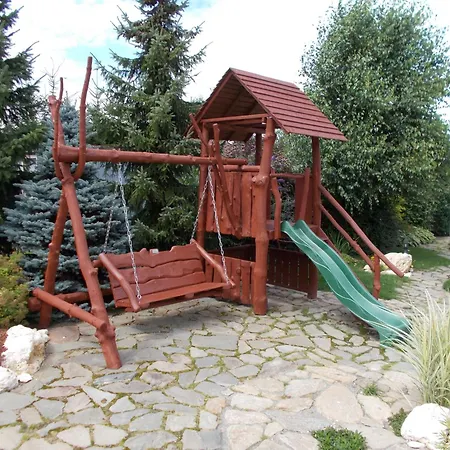 Sruby Suchy - Velky Srub Pro 9 Osob Velenov