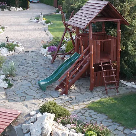 Sruby Suchy - Velky Srub Pro 9 Osob Tatil Evi Velenov