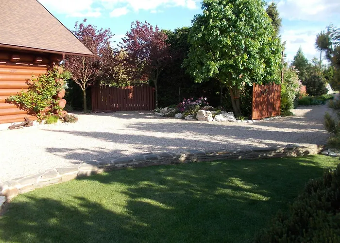 Sruby Suchy - Velky Srub Pro 9 Osob Velenov